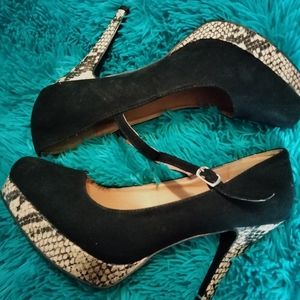Torrid size 10WW black heels with textured detail